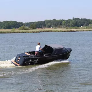 Corsiva 590 auf dem Achterwasser